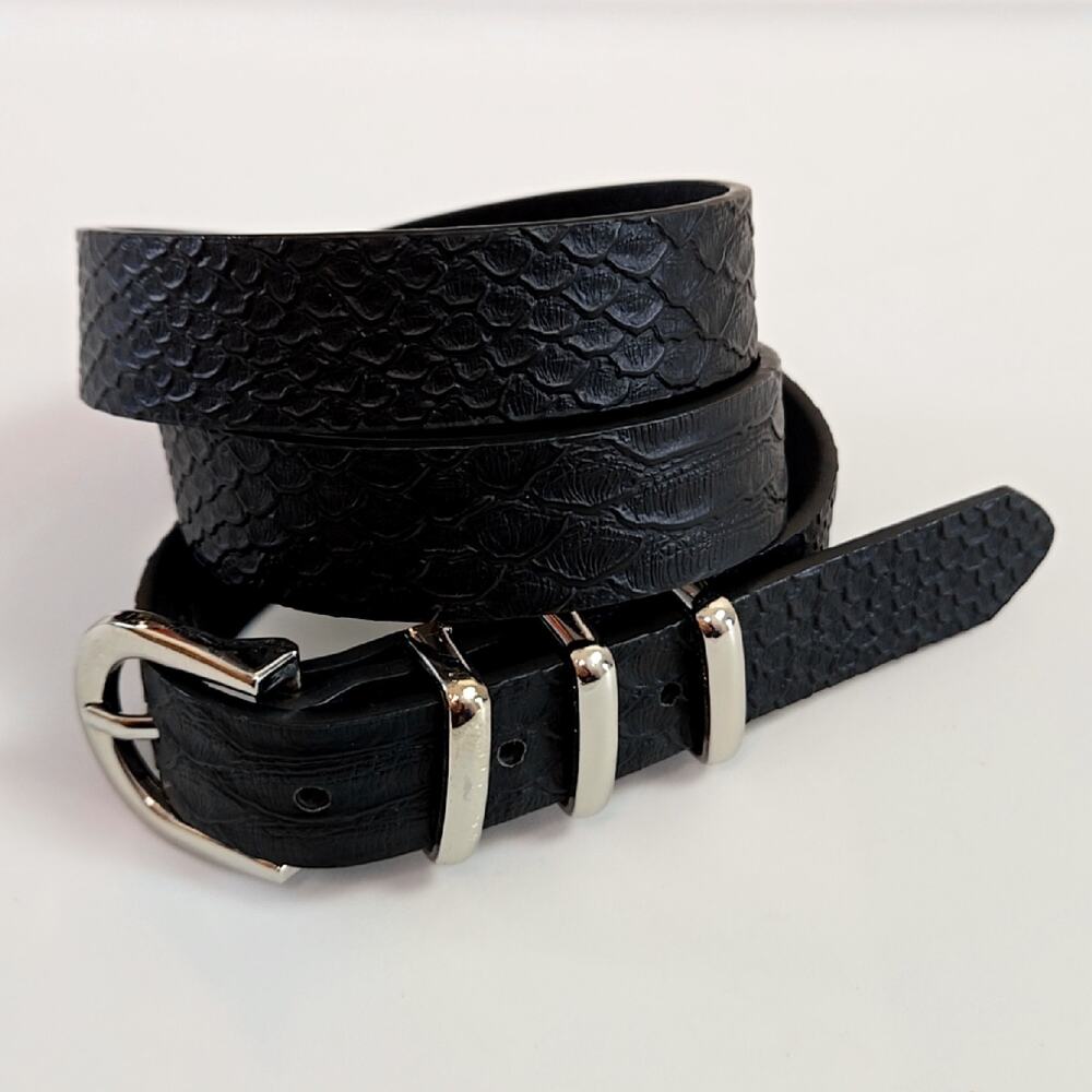 Black Women's Faux Leather croc print Belt Silver-toned Buckle size Med